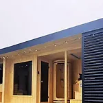 펜션 Cottages, Sauna And Hot Tub Included *