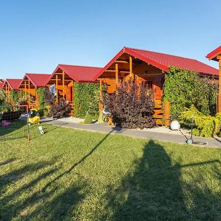 Cottages, Sauna And Hot Tub Included