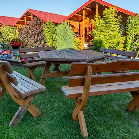 Дом отдыха Cottages, Sauna And Hot Tub Included Гонски